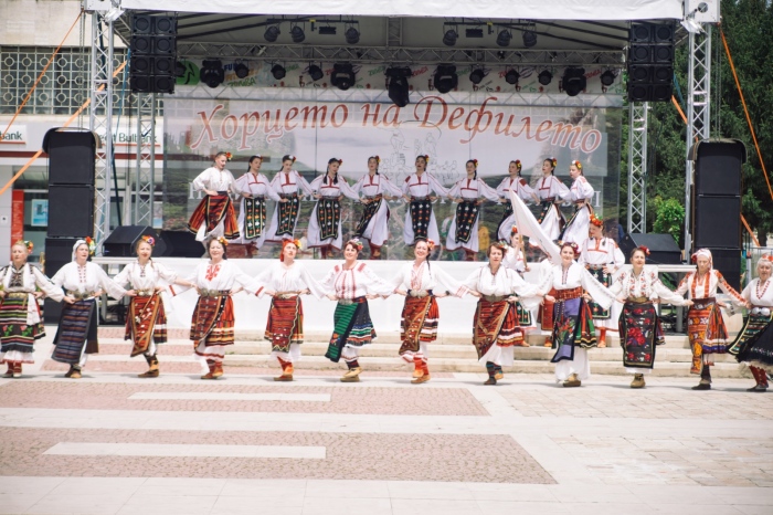 Фолклорен фестивал „Хорцѐто на Дефилето“ в Мездра 